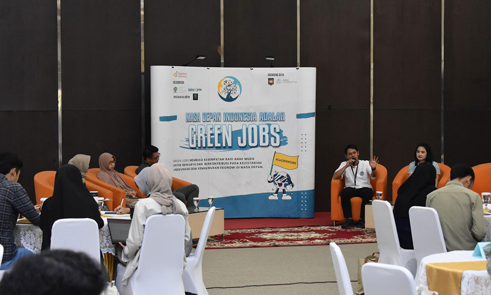 Pemaparan materi definisi green jobs oleh Ridwan saat sesi talkshow/Panitia Green Jobs Workshop Jakarta 