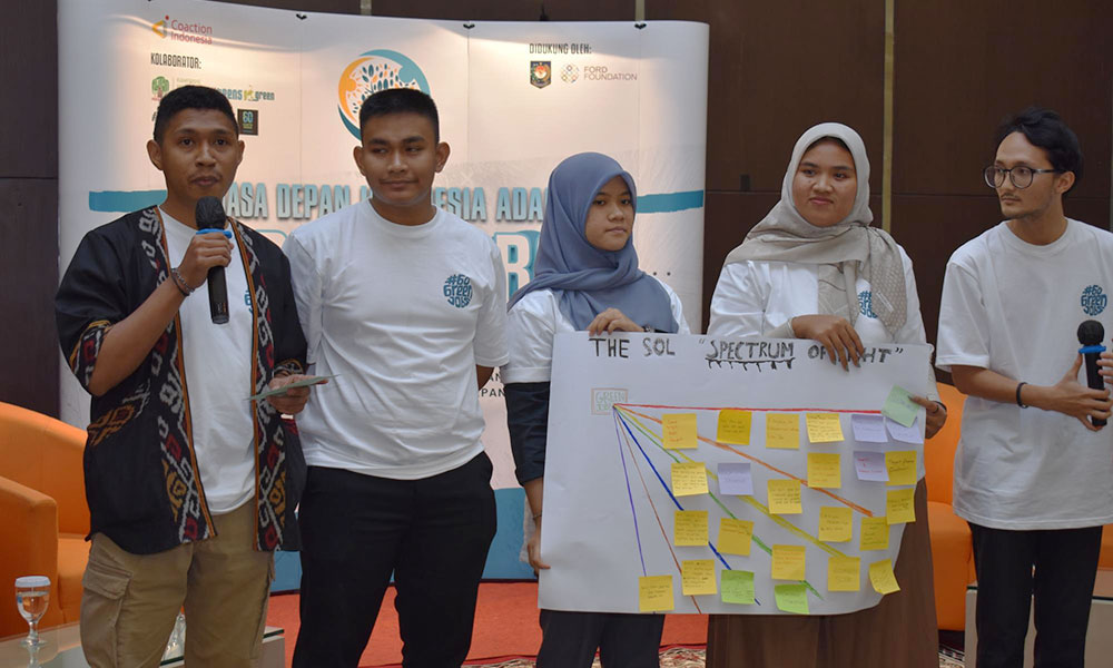 Menurut Kelompok 5, penerapan green jobs perlu menekankan nilai inklusivitas dan multidisiplin ilmu, misalnya melalui penyusunan regulasi dan penciptaan program hingga ke tingkat daerah/Panitia Green Jobs Workshop Jakarta