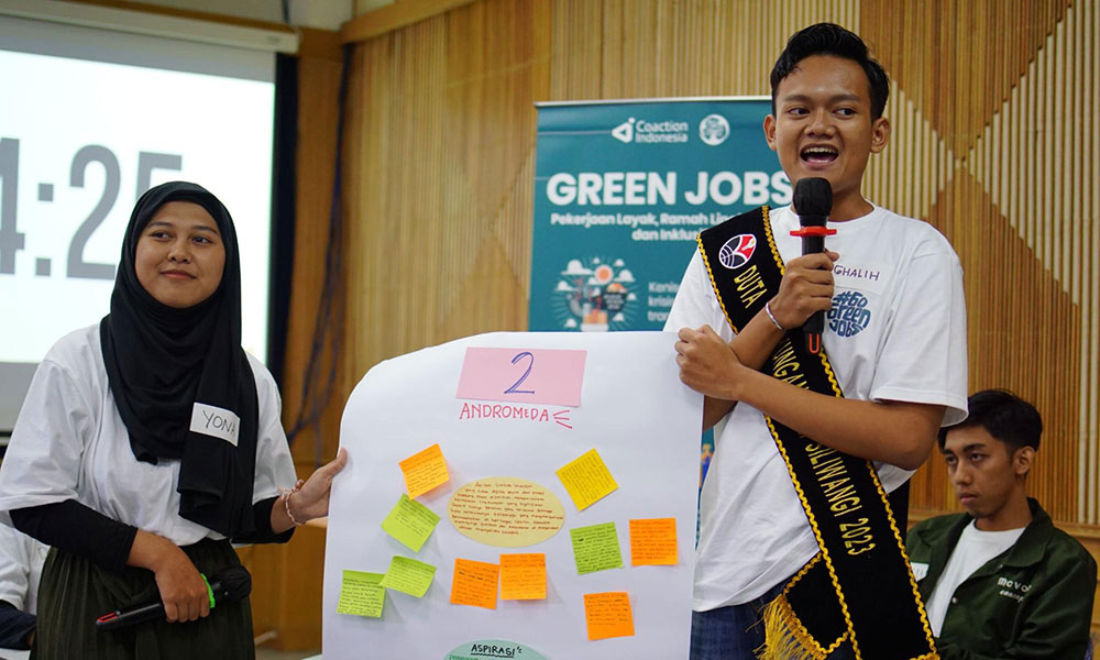 Paparan hasil diskusi kelompok 2/Panitia Green Jobs Workshop Bandung