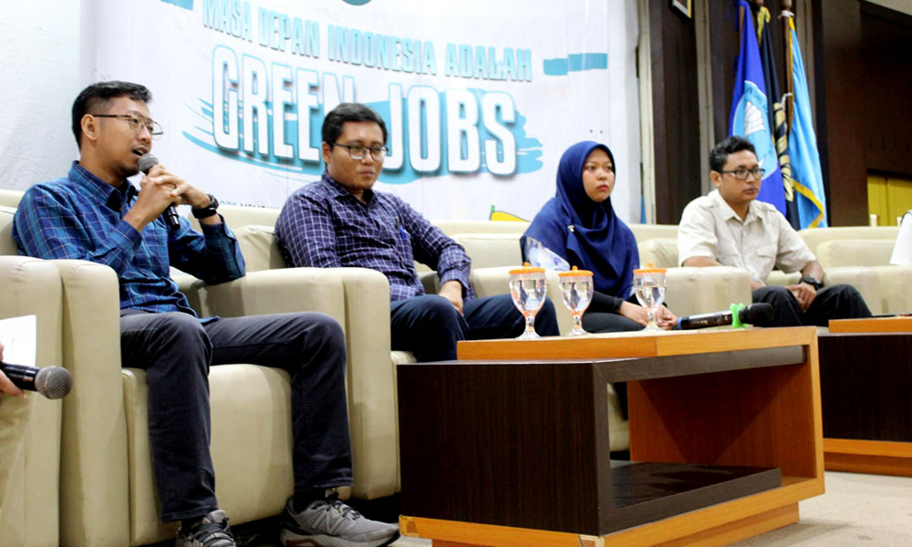 Para narasumber talk show/Panitia Green Jobs Workshop Surabaya