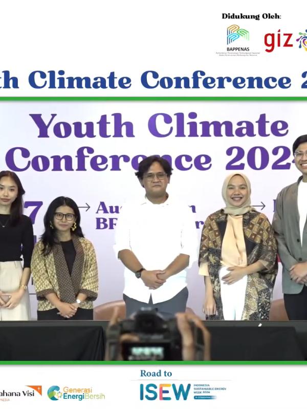 Para narasumber gelar wicara Youth Climate Conference 2024/Youtube IESR Indonesia