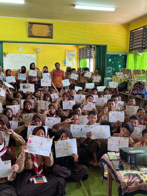 Foto bersama kelas 6 SDN Cipinang Muara 15 Pagi/Diesna Shabrina