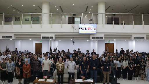 Foto bersama Ruang Aksi Goes to Campus di Universitas Kristen Indonesia