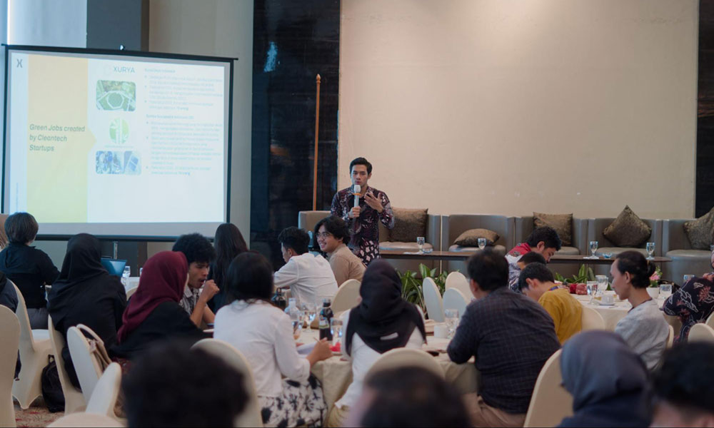 Muhammad Rayhan Alghifari, Policy and Advocacy Associate New Energy Nexus mempresentasikan NEX sebagai ekosistem pendanaan dan akselerator terkemuka di dunia yang mendukung beragam wirausahawan energi ramah lingkungan