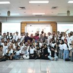 Foto bersama para panitia, peserta, dan narasumber/Panitia Green Jobs Workshop Bandung