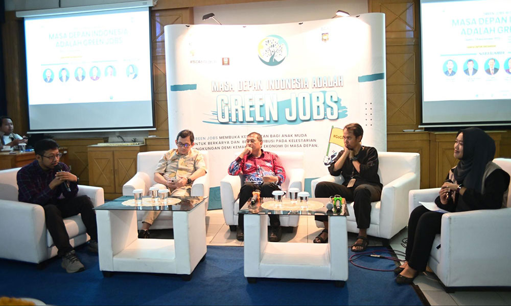 Sesi talkshow dengan para narasumber yang dipandu oleh moderator/Panitia Green Jobs Workshop Bandung