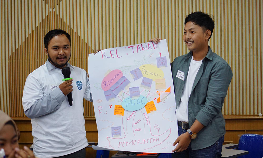 Paparan hasil diskusi kelompok 3/Panitia Green Jobs Workshop Bandung