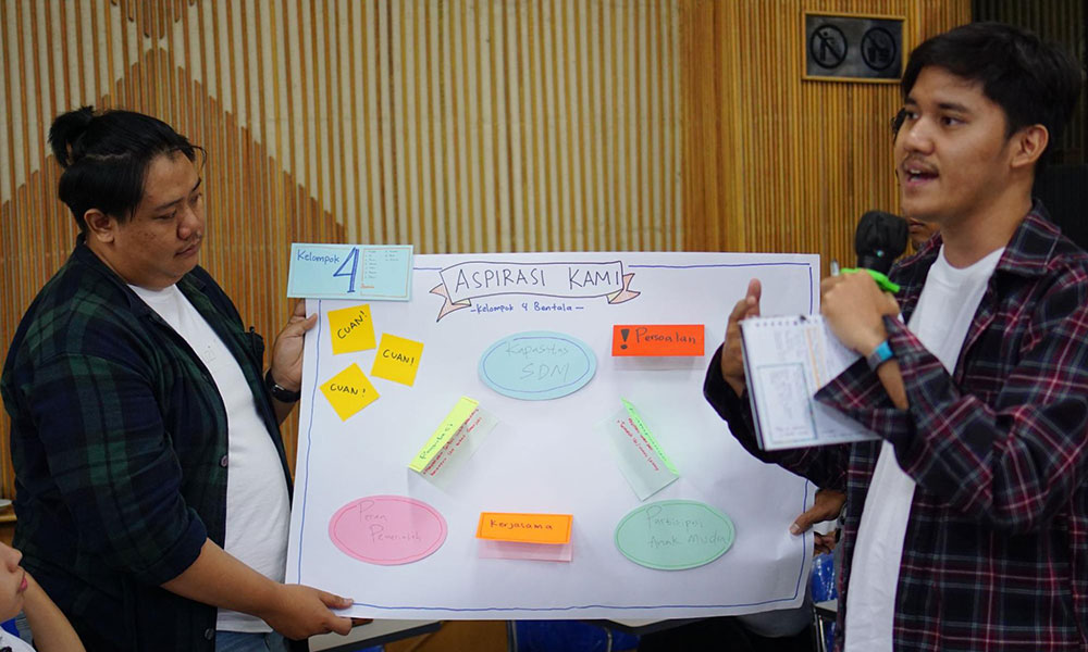 Paparan hasil diskusi kelompok 4/Panitia Green Jobs Workshop Bandung