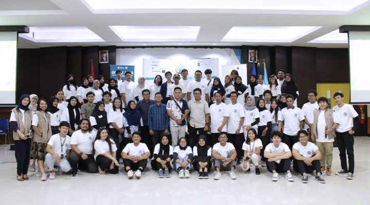 Foto bersama para panitia, peserta, dan narasumber Green Jobs Workshop Surabaya/Panitia Green Jobs Workshop Surabaya