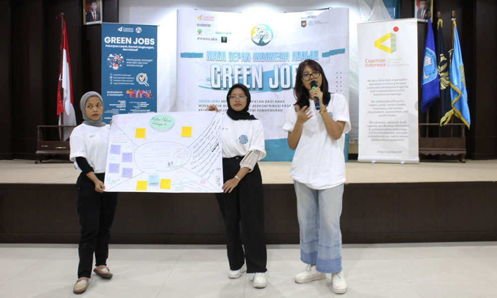 Paparan hasil diskusi Kelompok 2/Panitia Green Jobs Workshop Surabaya