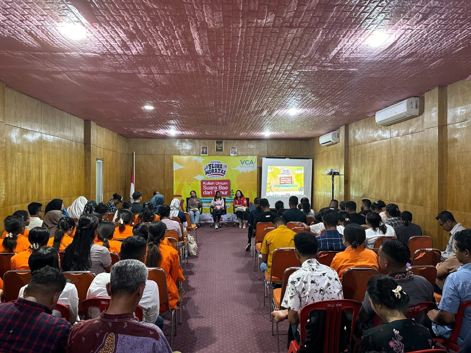 Para peserta menyimak jalannya kuliah umum/Ridwan Arif